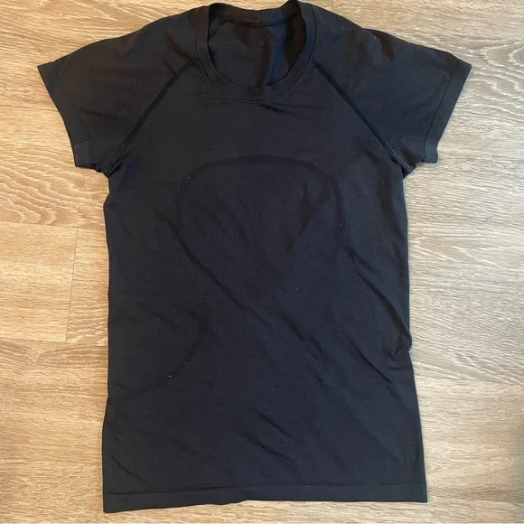 Lululemon swiftly tee - Picture 2 of 3
